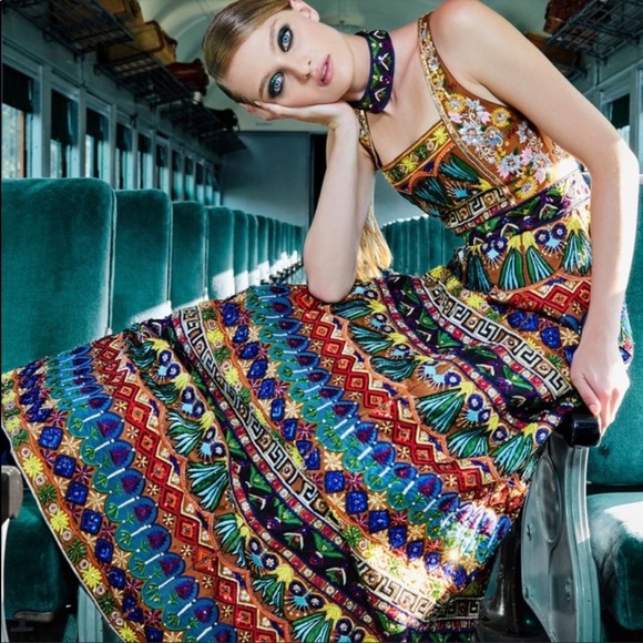 ✨🩰 MARCIELA BeAding Gown With Chocker - Picture 2 of 9